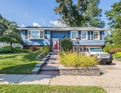 47 Mckinley Ave, Farmingdale, NY 11735