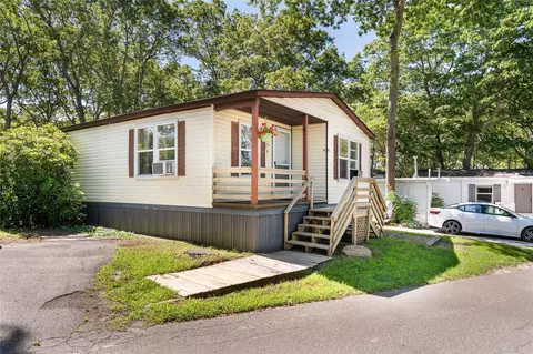 229 W Montauk Hwy #10, Hampton Bays, NY 11946