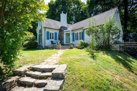 16 Indian Ln, Lewisboro, NY 10590