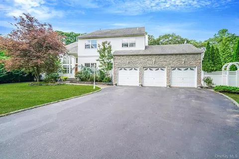 7 Sara Ct, Nesconset, NY 11767
