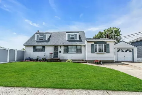 1060 Bruce Pl, Seaford, NY 11783