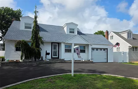 3559 Verona Pl, Seaford, NY 11783