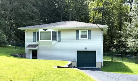 1623 Strawberry Rd, Yorktown, NY 10547