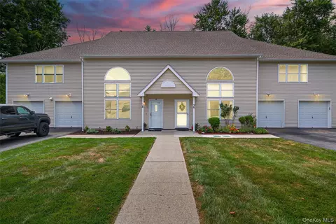 36 Village Cv, Warwick, NY 10990