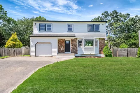55 Lama Dr, Shirley, NY 11967