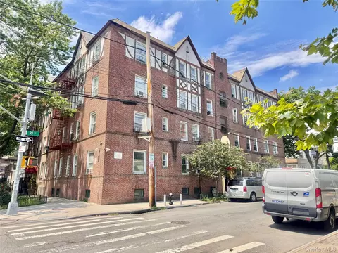 9815 34th Ave, New York, NY 11368