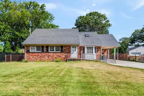 305 Manhattan Blvd, Islip Terrace, NY 11752
