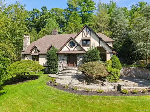 16 Shady Ln, Greenburgh, NY 10533