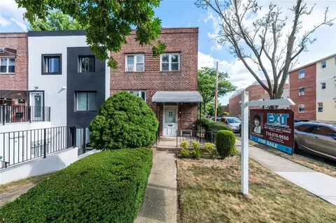 16219 72nd Ave, Fresh Meadows, NY 11365