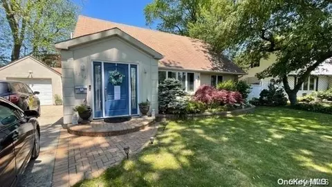 1310 Waverly St, Hewlett, NY 11557