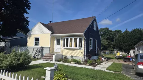 1776 Stein Dr, Bay Shore, NY 11706