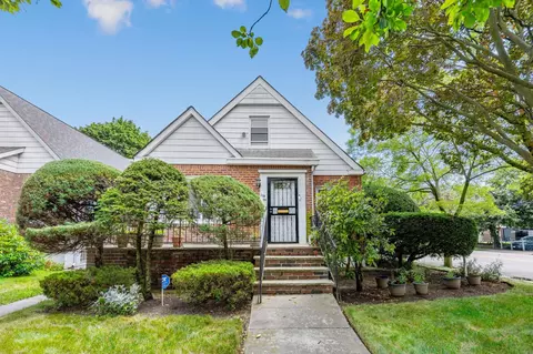 11859 235th St, New York, NY 11411