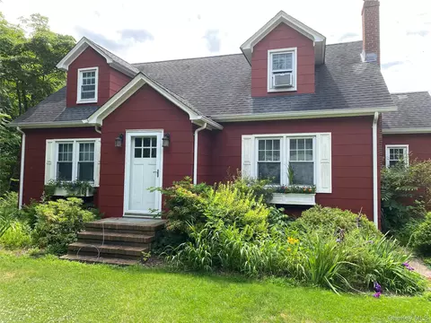 5660 Sound Ave, Mattituck, NY 11952