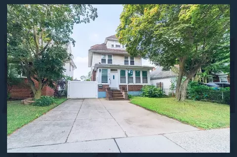 152-16 Roosevelt Ave, Flushing, NY 11354