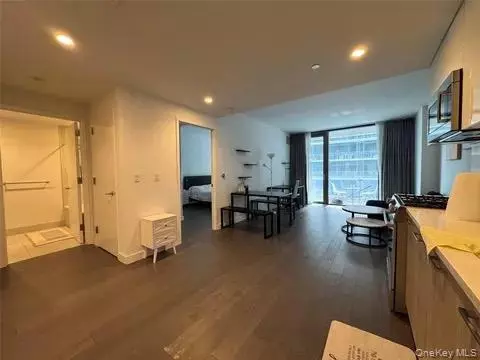 13103 40th Rd #10H, Flushing, NY 11354