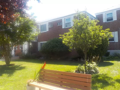 70-50 260th St #H-2, Glen Oaks, NY 11004