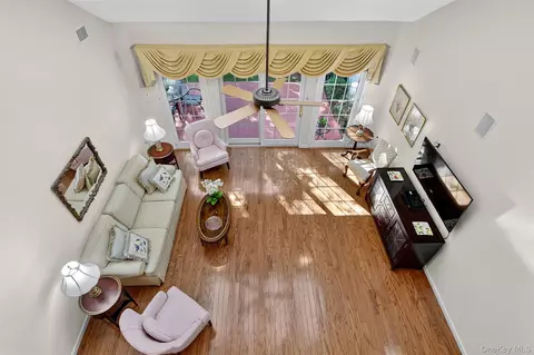 12 Miro Pl #31, North Hempstead, NY 11050