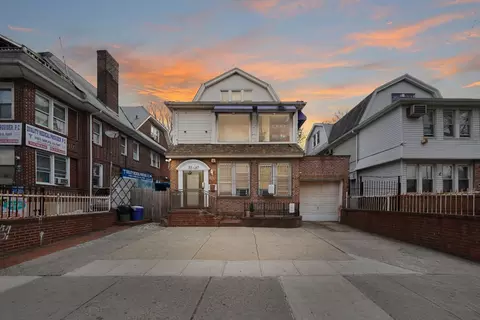 3747 76th St, New York, NY 11372