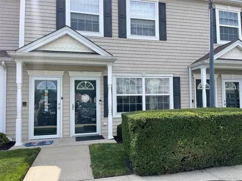 1147 Willow Ln, Valley Stream, NY 11580