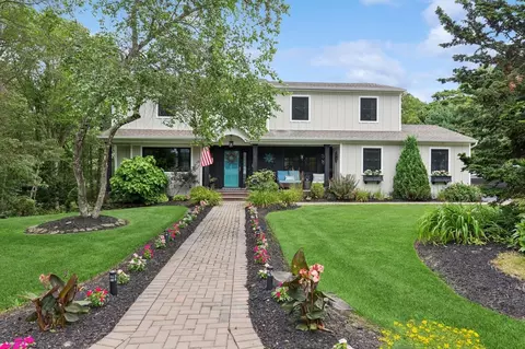 5 Woodbrook Cir, Holtsville, NY 11742