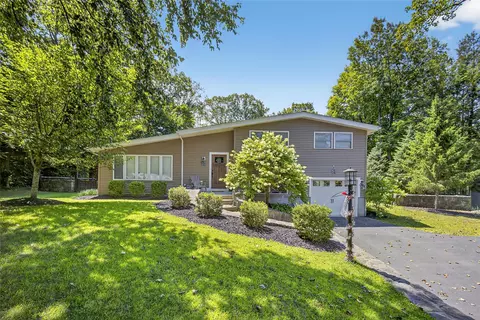 22 Somerset Rd, Mahopac, NY 10541