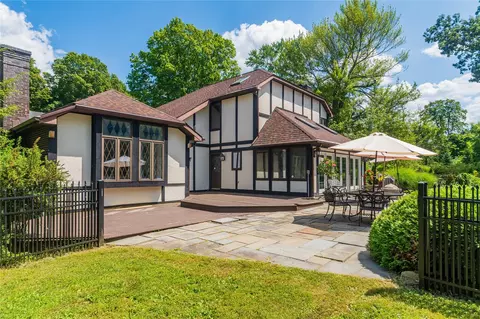 7 Fox Hollow Rd, Southeast, NY 10509