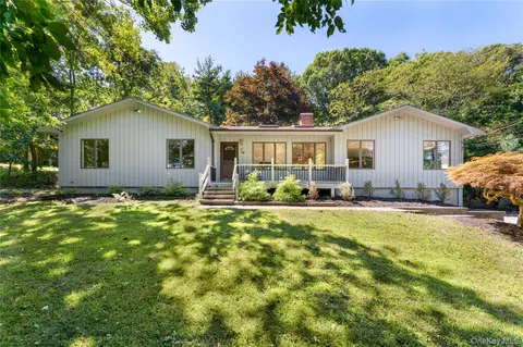 60 Valentine Rd, Shoreham, NY 11786