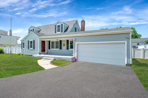 2656 Seminole Ave, Seaford, NY 11783