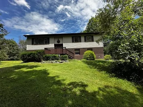113 Rossway Rd, Pleasant Valley, NY 12569