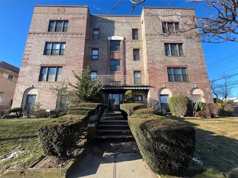 257 Beach 128th St #4A, Belle Harbor, NY 11694