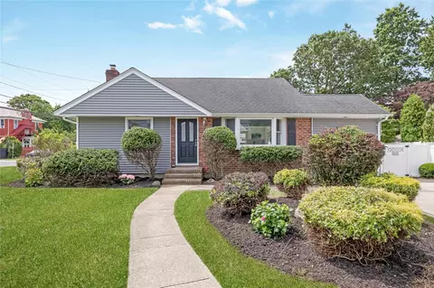 3388 Maplewood Dr, Wantagh, NY 11793