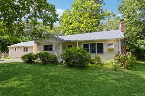 27 Hayward Ave, Miller Place, NY 11764