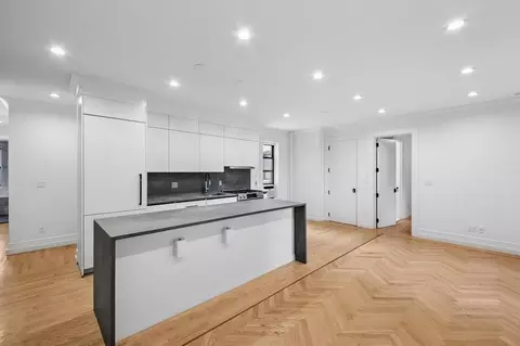 24-39 38th St #B7B8, New York, NY 11103