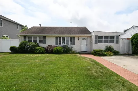 76 Conneticut Ave, Massapequa, NY 11758