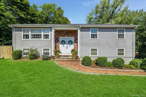13 Robin Hood Rd, Bedford Hills, NY 10507
