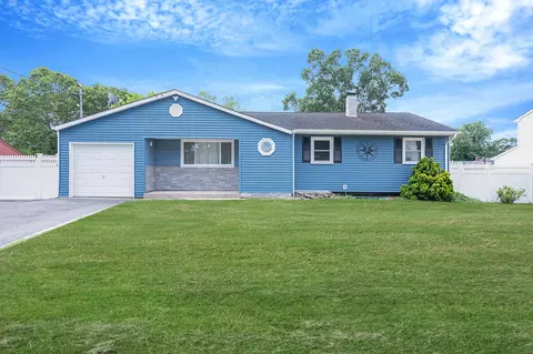 94 Arpage Dr E, Shirley, NY 11967