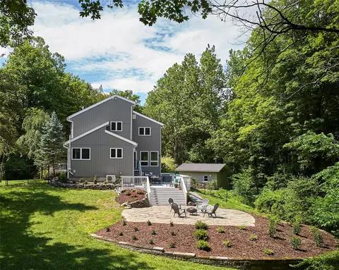 28 Hurley Rd, Pleasant Valley, NY 12569