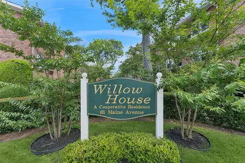 61 Maine Ave # F5, Rockville Centre, NY 11570