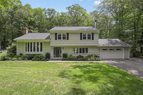 4 Fox Ridge Ct, North Castle, NY 10504