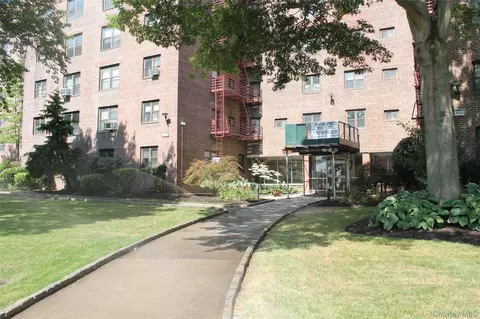 86-70 Francis Lewis Blvd #B-56, Hollis, NY 11423