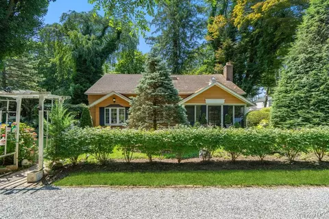 6 Valentine Ave, Huntington, NY 11743