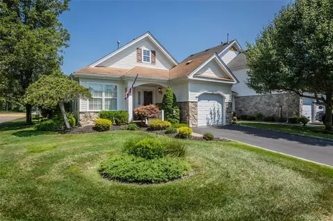 1 Kate Cir, Middle Island, NY 11953