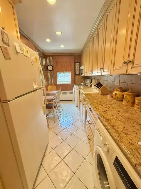 25215 60 Ave #1-114, Little Neck, NY 11362