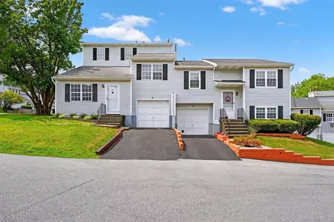 20 Aspen Ct, Fishkill, NY 12524