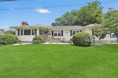 25 Minerick Dr, Stony Point, NY 10980