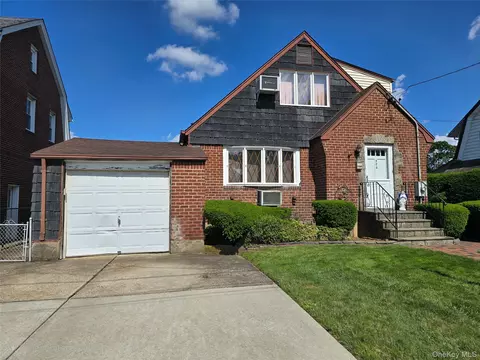 306 Covert Ave, New Hyde Park, NY 11040