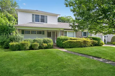 47 Vassar St, Garden City, NY 11530