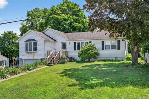 9 Woodland Rd, Monroe, NY 10950