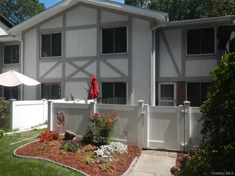 719 Blue Ridge Dr, Medford, NY 11763