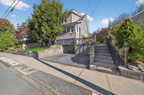 15 Commonwealth Ave, Middletown, NY 10940